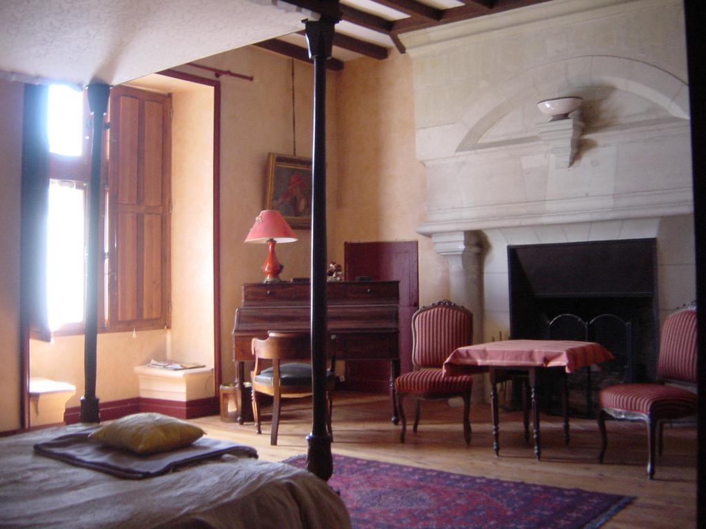 Château de la Roche Martel Roiffé Quarto foto